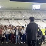 Prestataire technique audiovisuel à Bordeaux qui installe sonorisation, éclairage, vidéo, scène pour discours d'événement professionnels