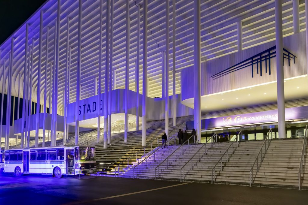 Eclairage et scénographie parvis du stade atlantique bordeaux métropole, prestation audiovisuelle pour les 100 ans du groupe Bacqueyrisses