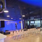 Espace réception, discours dans les salons du stade atlantique Bordeaux métropole pour discours d'entreprise, prestaire audiovisuel Bordeaux